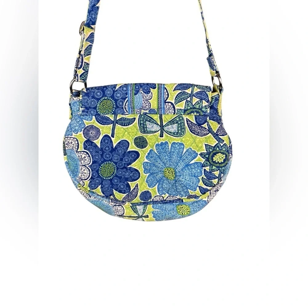 Vera Bradley Saddle Crossbody in Doodle Daisy – Quilted Cotton Bag